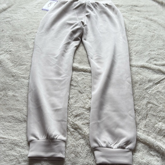 Lazypants Cream Joggers Size XS Cozy Luxe Athleisure Essential | New with Tags - Picture 4 of 5